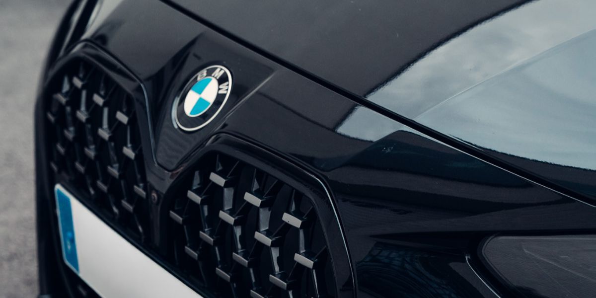 Lire la suite à propos de l’article Quand faire poser un film PPF sur sa voiture ?